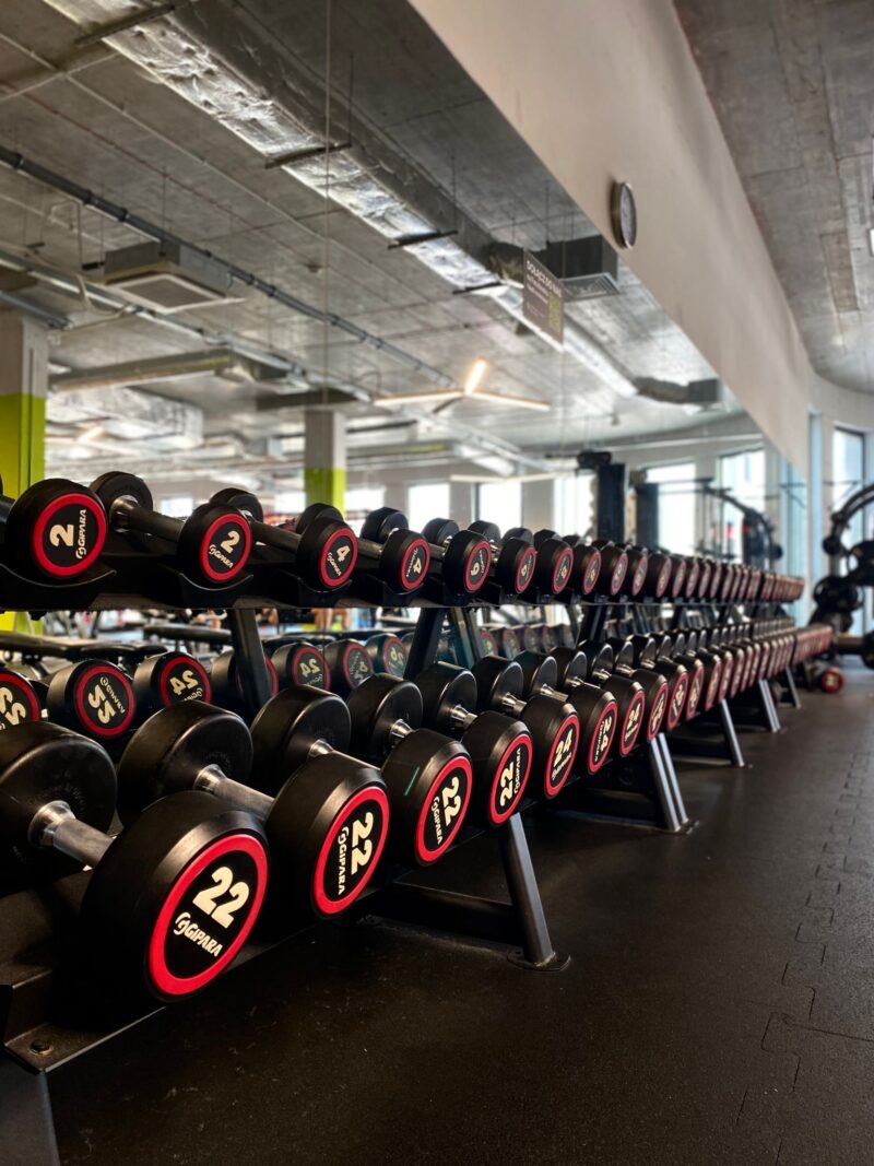 Hantle i akcesoria treningowe – Well Fitness Katowice Wrocławska.