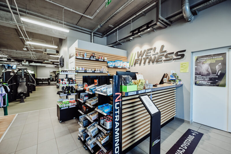 Recepcja z bramkami wejściowymi Well Fitness Żary