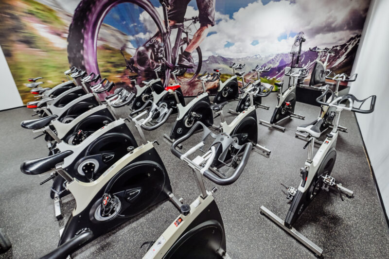 Sala rowerowa do indoor cycling – Well Fitness Jelenia Góra