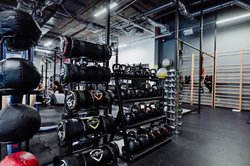 hantle do ćwiczeń siłowych w well fitness świdnica