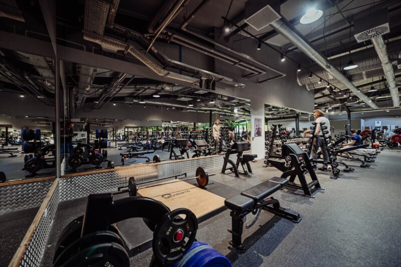 Ławka prosta do ćwiczeń w strefie wolnych ciężarów Well Fitness Wałbrzych