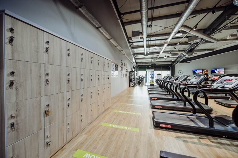 Szafki i strefa przechowywania w Well Fitness Wałbrzych