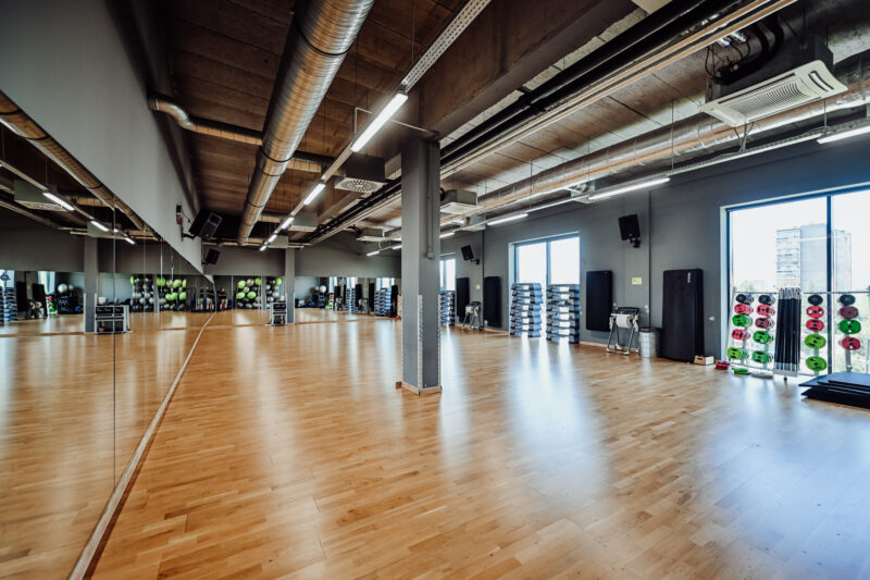 Sala fitness do zajęć grupowych i relaksacyjnych w klubie Well Fitness Zabobrze