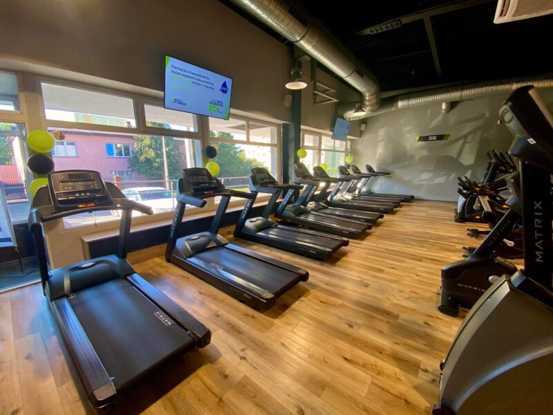 Strefa cardio Well Fitness Łódź Chojny – bieżnie do treningu cardio