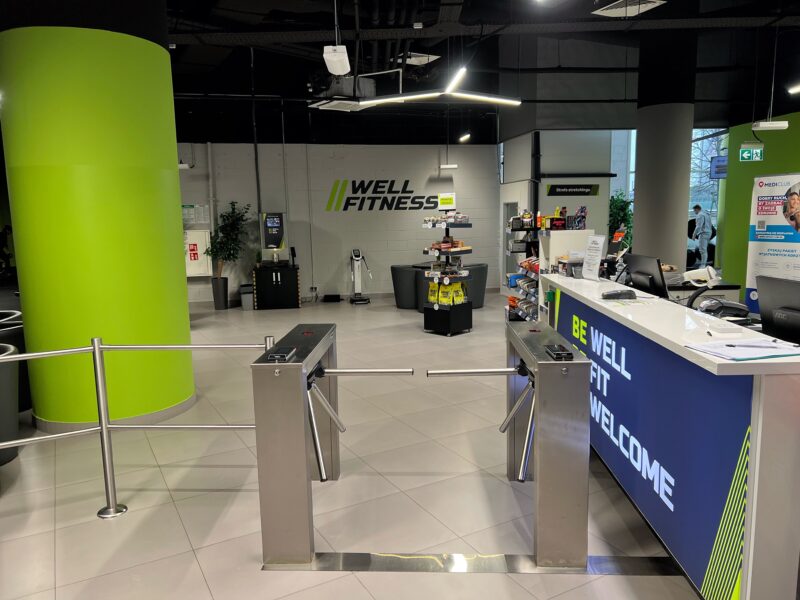 Recepcja klubu Well Fitness Warszawa Złote Tarasy z obsługą dla Klubowiczów