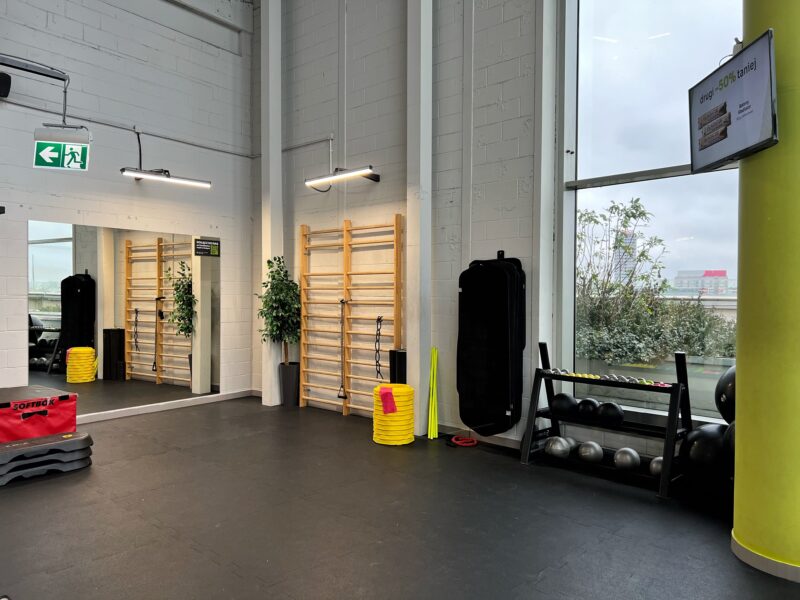Sala fitness do zajęć grupowych w Well Fitness