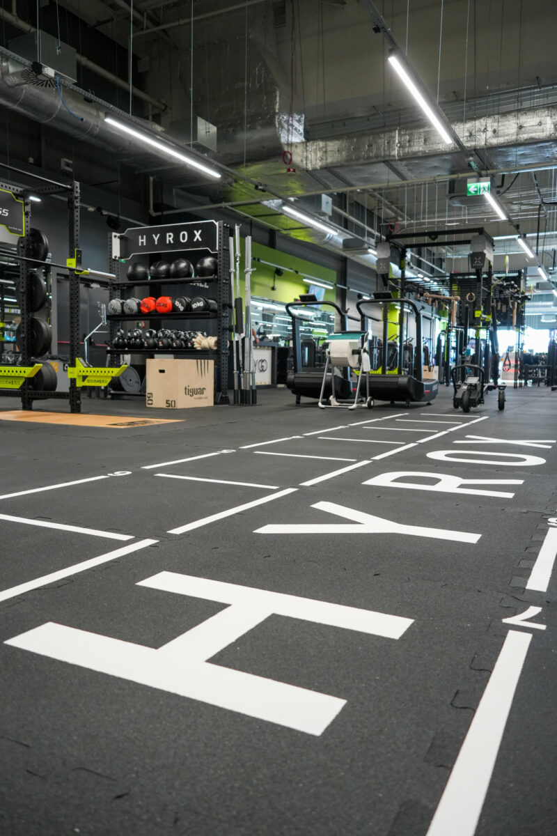 strefa hyrox well fitness na siłowni w Markach