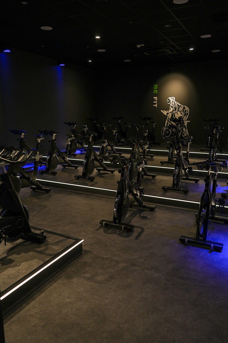 sala rowerowa w well fitness siłownia w Markach
