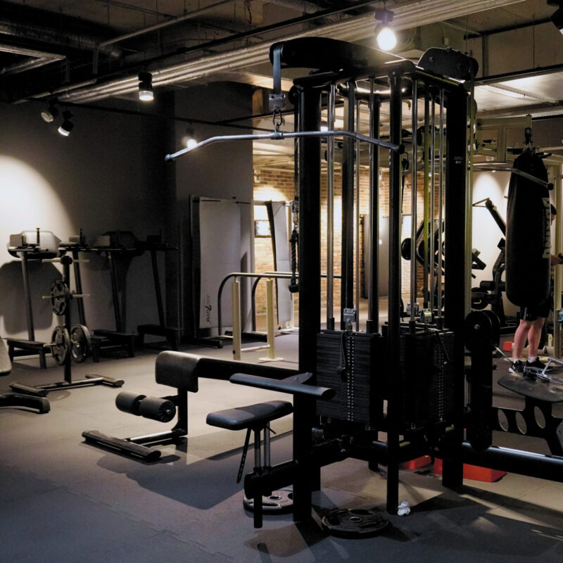wnętrze siłowni well fitness warszawa plac zawiszy