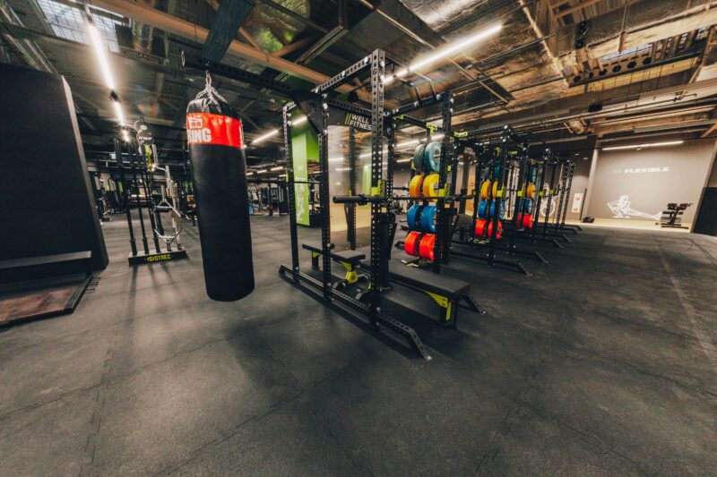 Worek treningowy do ćwiczeń siłowych i cardio w Well Fitness Gdańsk Oliwa